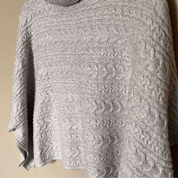 Rachel Zoe Gray Chunky Cable Knit Turtleneck Poncho One Size - Picture 4 of 8